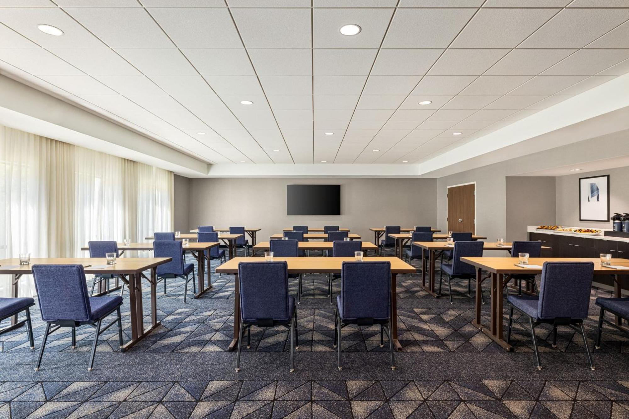 Courtyard By Marriott Arena Hotel