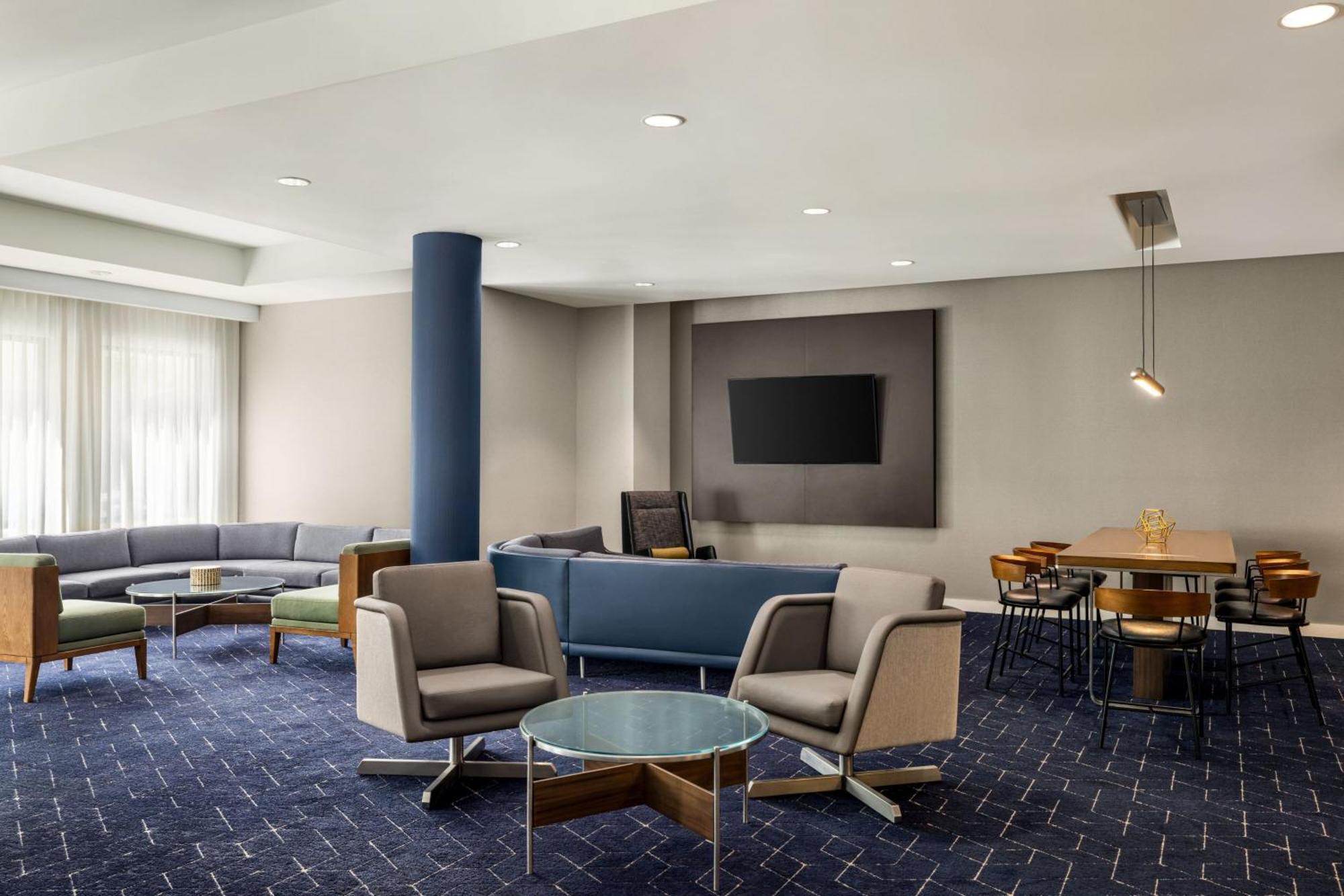 Courtyard By Marriott Arena Hotel