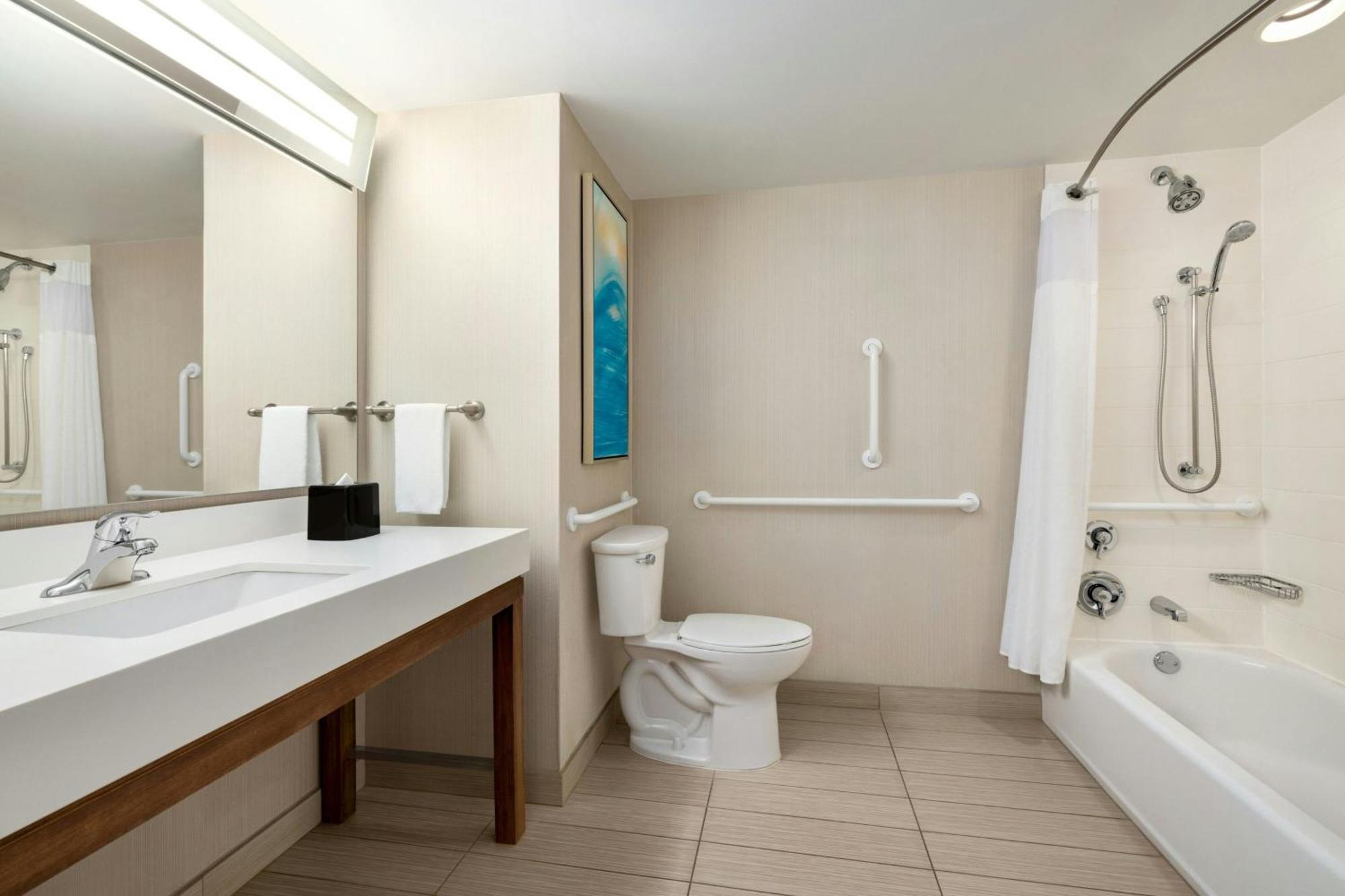 Courtyard By Marriott Arena Hotel