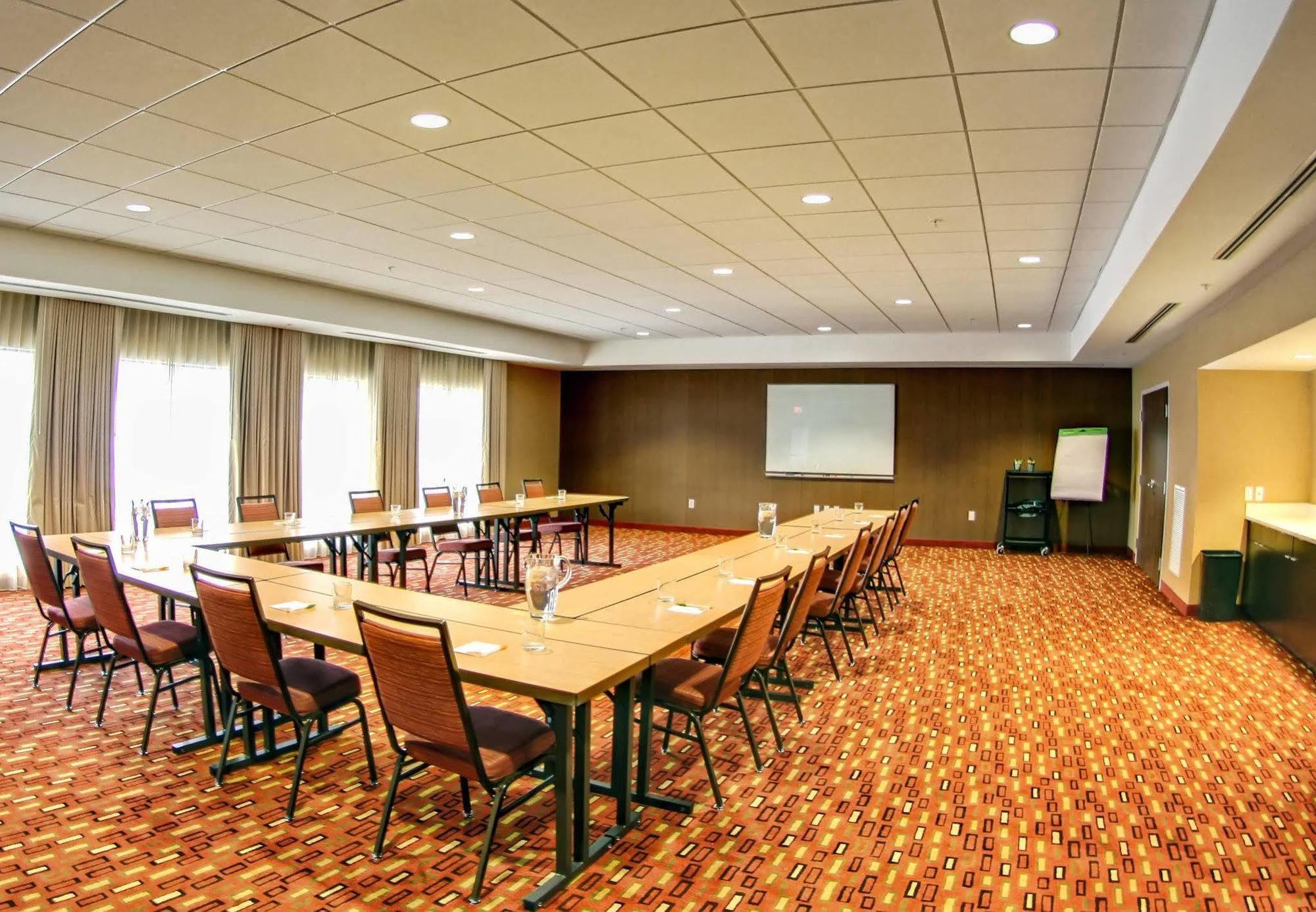 Courtyard By Marriott Arena Hotel